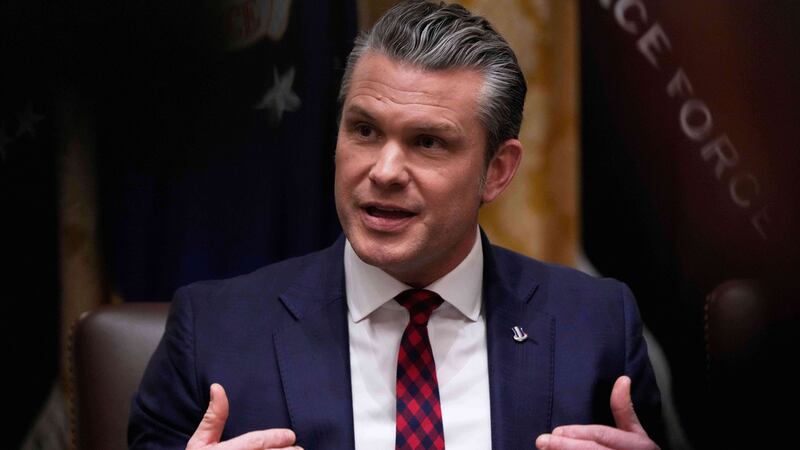 El secretario de Defensa de Estados Unidos Pete Hegseth en la Casa Blanca en Washington el 2...