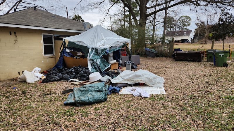 Un laboratorio de drogas fue descubierto en el patio de una casa en Brookhaven.