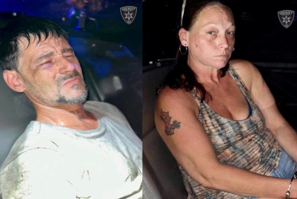 El conductor de la camioneta (izq.) iba acompañado de esta mujer que también fue detenida por...