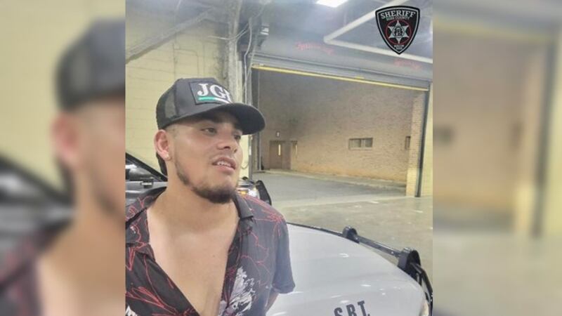 Hispano detenido en Macon por incitar arrancón ilegal y manejar con la licencia suspendida la...