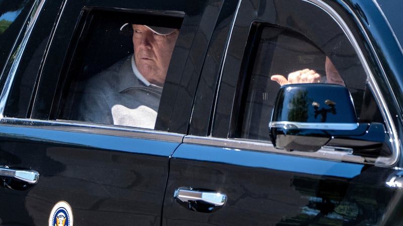 El presidente Donald Trump en su limusina al salir de la Casa Blanca el 30 de mayo del 2026,...