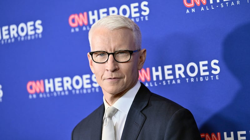 Anderson Cooper asiste a la 16ta gala anual CNN Heroes All-Star Tribute, el 11 de diciembre de...