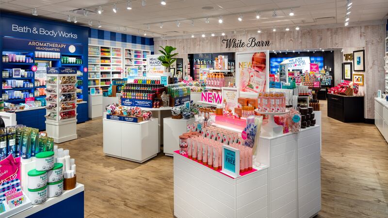 Imagen del interior de una tienda Bath & Body Works.