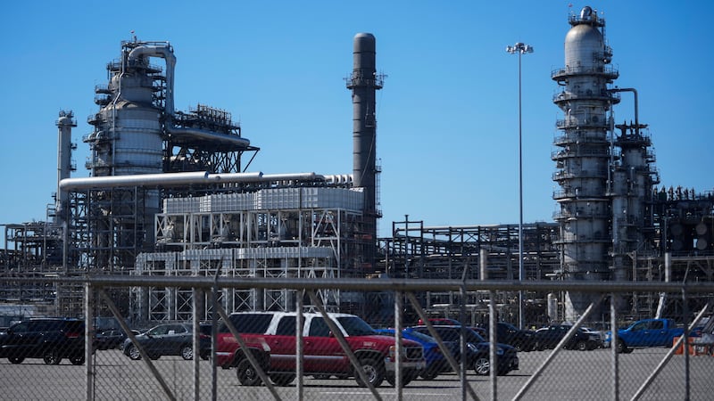 La refinería BP Whiting el lunes 9 de marzo de 2026, en Indiana. (AP Foto/Erin Hooley)