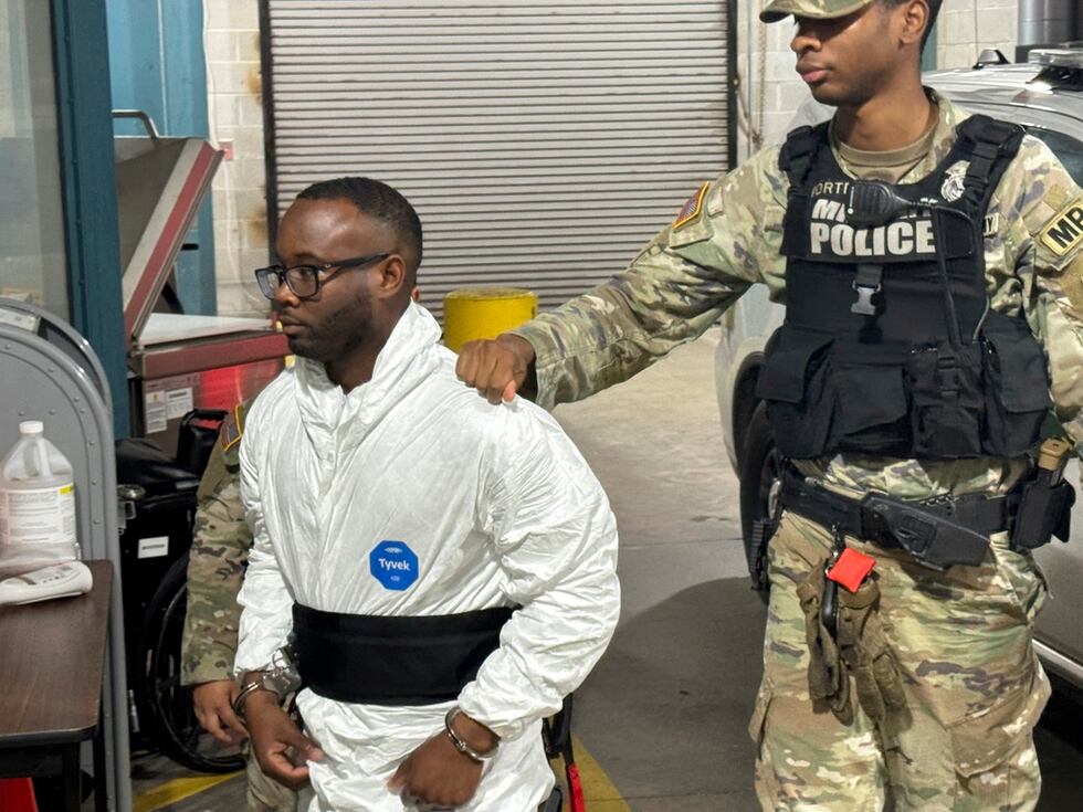El sargento Quornelius Radford, sospechoso de disparar contra cinco soldados en Fort Stewart,...