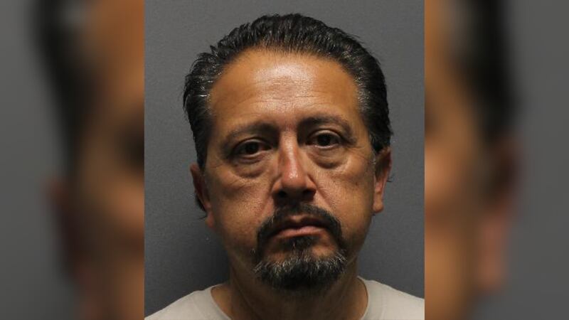 Sergio González, profesor y entrenador de 54 años de una escuela secundaria de Texas, fue...
