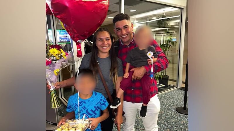 Fue deportado luego de parada de tráfico en la que tenía la licencia de conducir vencida. Fue...