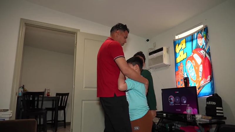 Una situación compleja enfrentan dos niños de siete y 10 años respectivamente, luego que su...