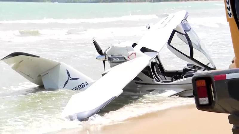 Cae avioneta en una playa y el piloto no sufrió ni un rasguño. Ocurrió en Puerto Rico (WKAQ...